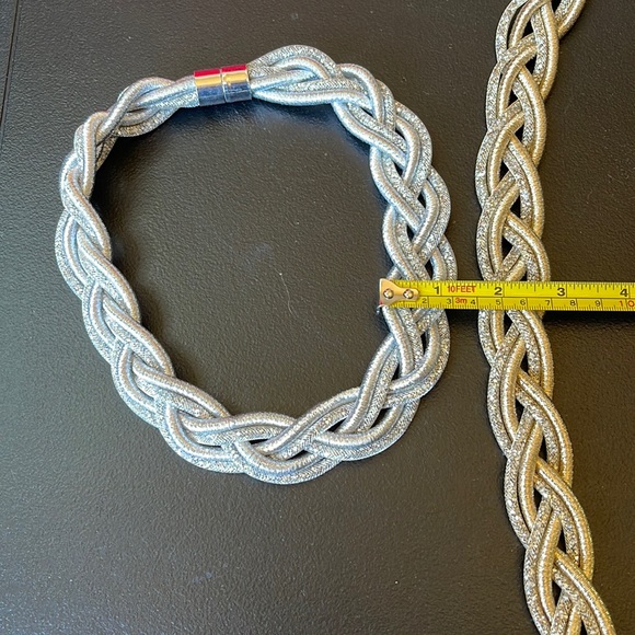 STATEMENT NECKLACE DRESSY BRAID D SILVER TONE 20” - Picture 4 of 7